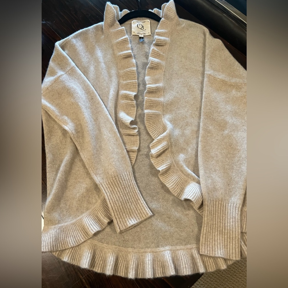 CASHMERE Women's Ruffled Beige Sweater